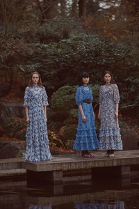 30-erdem-pre-fall-18.thumb.jpg.f7f75d74675d0077a67430d4e93974e8.jpg