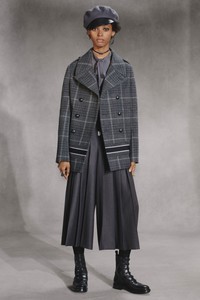 31-christian-dior-pre-fall-18.thumb.jpg.3f493e75c123f9e2b4060beb5db830c5.jpg