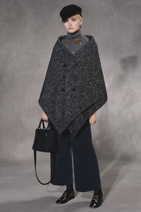 35-christian-dior-pre-fall-18.thumb.jpg.dd06df857b302bdb7e926f40bfc7249c.jpg