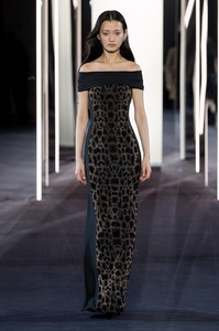 39-Azzaro-Spring-18-Couture.thumb.jpg.042f6f021ae20d998a9734de3b3d7b85.jpg