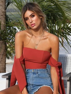 3d31a1261f2eef2ccf7c4b2e3abf0654_hayley-top-rose.jpg