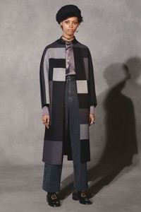 43-christian-dior-pre-fall-18.thumb.jpg.709a779db0892e43ed591993fd5e6d1b.jpg