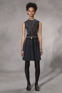 45-christian-dior-pre-fall-18.thumb.jpg.f0eca628842e93fe84fe54409b45e80e.jpg