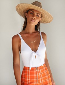 45329f1bf73a3f7ee2a44055fbe04682_hazel-bodysuit-white_bb5f1713-9d07-459d-b8a7-2da7a0287e63.jpg