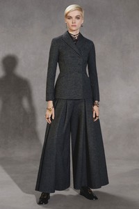 46-christian-dior-pre-fall-18.thumb.jpg.c6732f31dc78fddf9a2769bb06ddfe64.jpg