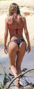 4806260100000578-5260123-Wow_factor_Perhaps_her_most_revealing_look_was_a_red_bikini_top_-a-2_1515702411998.jpg
