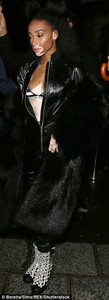 486D56B000000578-5295971-All_eyes_on_her_Winnie_rocked_a_skin_tight_leather_jumpsuit_lowe-m-14_1516609037783.jpg