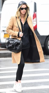48816C4A00000578-5303825-Makeup_free_The_fashion_designer_kept_her_hair_and_face_bare_sin-a-32_1516758652836.jpg
