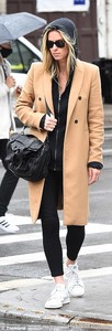 48816E3D00000578-5303825-Hilton_walked_the_streets_of_New_York_hoping_to_cool_down-a-74_1516737140542.jpg