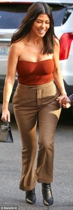 488E47D600000578-5310405-Crop_of_the_morning_to_you_The_ex_of_Scott_Disick_traded_her_usu-a-39_1516862227916.jpg