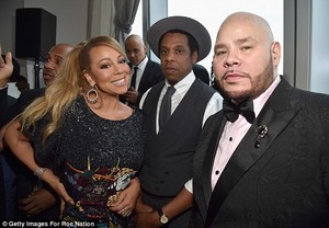 48A4DE2C00000578-0-Smile_Mariah_Carey_seemed_to_be_in_great_spirits_as_she_celebrat-m-17_1517097066546.jpg