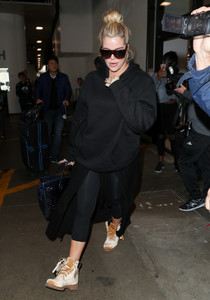 Khloe+Kardashian+Khloe+Kardashian+LAX+MLLR8PcLMofx.jpg