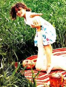 5a50025b3cdc3_LucianaandMarieGLAMOURFranceJune1992LucianaMarieFrancoisHalard9.thumb.jpg.56cb7b06d574bf24bd521e55ccdbbd76.jpg