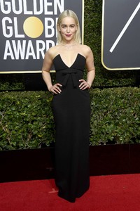 5a52fa4a1fbf9_Emilia-Clarke-2018-Golden-Globe-Awards--04.thumb.jpg.372d9fca54ab94401375420663a62bd6.jpg