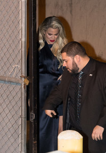 Khloe+Kardashian+at+Kimmel+iP1xrOB0aLEx.jpg