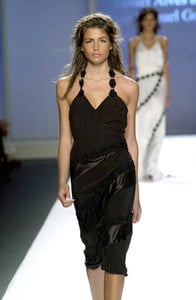 5a567711c8577_AlvesConcalvesSpringSummer2001NYFW1.thumb.jpg.dcf8d1c8678289bc6ec6bbd0456e3ca9.jpg