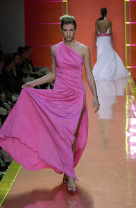 5a5778341839f_CarmenMarcValvoSS2001NYFW3.thumb.jpg.3a48ce7a4522c436a6103312d4853b8d.jpg