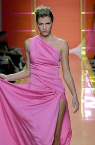 5a5778360b44d_CarmenMarcValvoSS2001NYFW4.thumb.jpg.8237c9cd5ec8434a9a56043f175f29a1.jpg