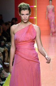 5a577839dd897_CarmenMarcValvoSS2001NYFW7.thumb.jpg.063c1aaf350a321fa6ab37ae5f8de0dd.jpg