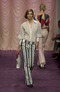 5a5782e33aa95_CatharineMalandrinoSS2001NYFW1.thumb.jpg.ce31cfb0bdfbbc2aa80f73edc15652c0.jpg