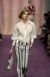 5a5782e438874_CatharineMalandrinoSS2001NYFW2.thumb.jpg.613faa766d032f65796925e464d8218e.jpg