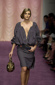 5a5782eb83a94_CatharineMalandrinoSS2001NYFW6.thumb.jpg.5c1722b79062d5bf2c4ea80b89695a90.jpg