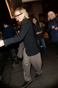      cateb120118BZNImage105.jpg