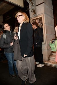      cateb120118BZNImage107.jpg