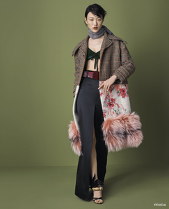 5a5be7127b4f4_SoraChoi-SaksFifthAvenueFallWinter2017-3.thumb.PNG.b9bc346090d1302503f5f09ec8de61c2.PNG