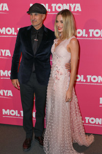     mrob150118BZNImage140.jpg