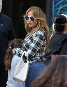  jlo160118BZNImage109.jpg