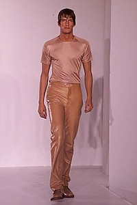 5a5ec1e5a3bd5_DKNYSS2001NYFW1.thumb.jpg.4ec3f949e7ec9a917ba201f5bda1d6e0.jpg