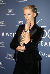 Karolina+Kurkova+IWC+Schaffhausen+SIHH+2018+w_RqecACQAdx.jpg