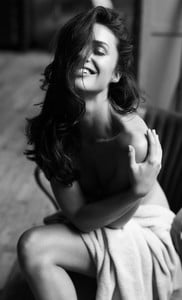 5a5f55e03d219_MelaniePaul_J.KonradSchmidt_MatadorMag(3).thumb.jpg.0ea65584b7315b0bf51f2bea31a6195f.jpg