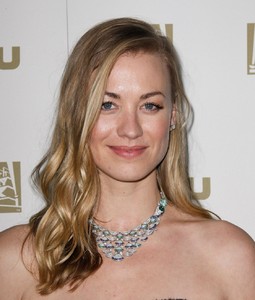 5a608a0beaf21_yvonne_strahovski_golden_globes(4).thumb.jpg.27154b22086ea45dd195ff04e6e73111.jpg