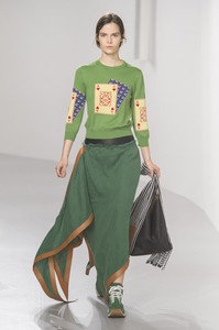 5a60cc1be7e57_LoeweSpring2018m8_ooRkO7XSl.thumb.jpg.4f272f9d1fe8977f744d866f54f6aa04.jpg