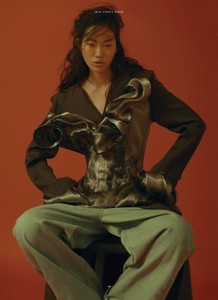 5a625e79491ee_Hyun-_Ji-_Shin-by-_Franco-_Sohioko-for-_Iris-_Covet-_Bo(1).thumb.jpg.ca4f020bd1eef42a4b7e3cbca5361df5.jpg