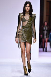 5a63a73297beb_BalmainHommeRunwayParisFashionWeekMenswearVU_Qm8gIeL3x.thumb.jpg.b6db58297fe213be0c13a7a1149ca9ee.jpg