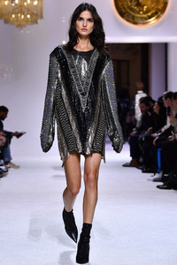 5a63b5db6a5f7_BalmainHommeRunwayParisFashionWeekMenswearU2WjfGcGGTEx.thumb.jpg.bbbf9e2a53eb55c4b59a15503e5930e2.jpg