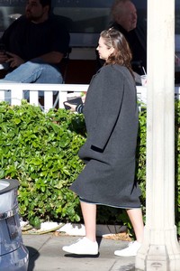 5a663bf2265f6_Miranda-Kerr-Grabs-coffee-with-a-friend-in-Brentwood--18.thumb.jpg.4d039ee731aa6839c266211c0e1d2b05.jpg