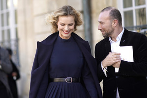 Eva+Herzigova+Christian+Dior+Outside+Arrivals+b8RtEk53uA5x.jpg