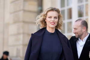 Eva+Herzigova+Christian+Dior+Outside+Arrivals+iat03Cihunzx.jpg