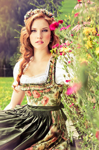 14-LH-SS-DIRNDL-2013-491-c-LUPI-SPUMA,large.jpg