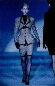 Thierry Mugler 1997 Spring Summer 22 Enero 1997 - Paris Fashion Week a.jpg