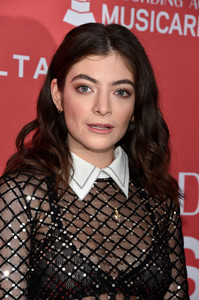       lorde270118BZNImage9.jpg