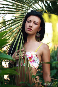 5a6d19ee3125f_MarineMoreteau-Elegantmag6.thumb.jpg.1accc29168c8144c3816cf263669110f.jpg