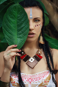5a6d19f4065ab_MarineMoreteau-Elegantmag1.thumb.jpg.0b0cd1b671773d9772eb23711c483a4d.jpg