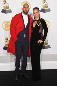 Alicia+Keys+60th+Annual+GRAMMY+Awards+Press+0AG3U6Vdoi7x.jpg