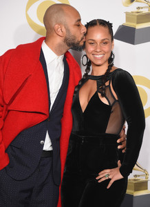 Alicia+Keys+60th+Annual+GRAMMY+Awards+Press+ycIYbtkd3_qx.jpg