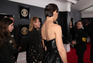 Katie+Holmes+60th+Annual+GRAMMY+Awards+Red+USI3N7qP9g9x.jpg